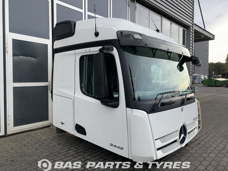 Mercedes-Benz Actros MP4 Mercedes StreamSpace L-cab L2H2 A 000 600 01 01 - תא ופנים הרכב עבור משאית: תמונה 2 Mercedes-Benz Actros MP4 Mercedes StreamSpace L-cab L2H2 A 000 600 01 01 - תא ופנים הרכב עבור משאית: תמונה 2