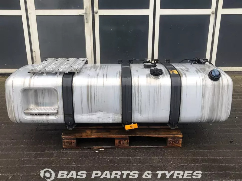 Mercedes-Benz - מכל דלק עבור משאית: תמונה 1 Mercedes-Benz - מכל דלק עבור משאית: תמונה 1