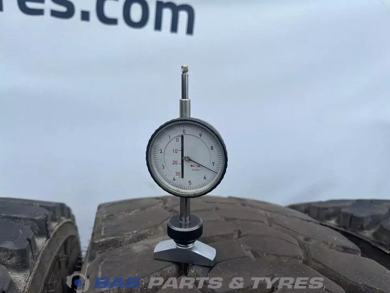 Michelin Remix Michelin Remix 315/80R22.5 X Works D 156/150 K M+S 3PMSF gebruikte set - צמיג עבור משאית: תמונה 3 Michelin Remix Michelin Remix 315/80R22.5 X Works D 156/150 K M+S 3PMSF gebruikte set - צמיג עבור משאית: תמונה 3