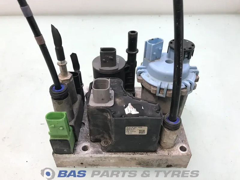 Renault AdBlue pomp Renault 7421679299 - חלקי חילוף עבור משאית: תמונה 3 Renault AdBlue pomp Renault 7421679299 - חלקי חילוף עבור משאית: תמונה 3