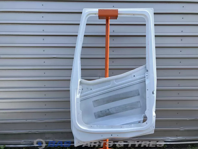 Renault T-Serie Portier Rechts Renault 7482702818 - דלת וחלקים עבור משאית: תמונה 2 Renault T-Serie Portier Rechts Renault 7482702818 - דלת וחלקים עבור משאית: תמונה 2