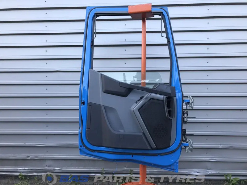 Renault T-Serie - דלת וחלקים עבור משאית: תמונה 2 Renault T-Serie - דלת וחלקים עבור משאית: תמונה 2