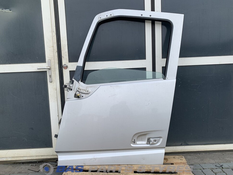 Volvo FH4 Portier Links Volvo 82183078 - דלת וחלקים עבור משאית: תמונה 1 Volvo FH4 Portier Links Volvo 82183078 - דלת וחלקים עבור משאית: תמונה 1