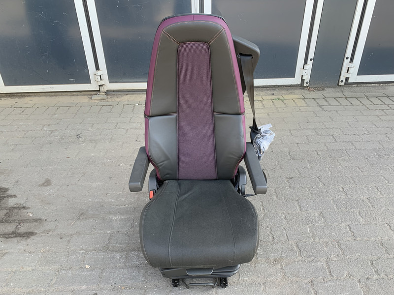 Volvo FM5 - מושב עבור משאית: תמונה 1 Volvo FM5 - מושב עבור משאית: תמונה 1