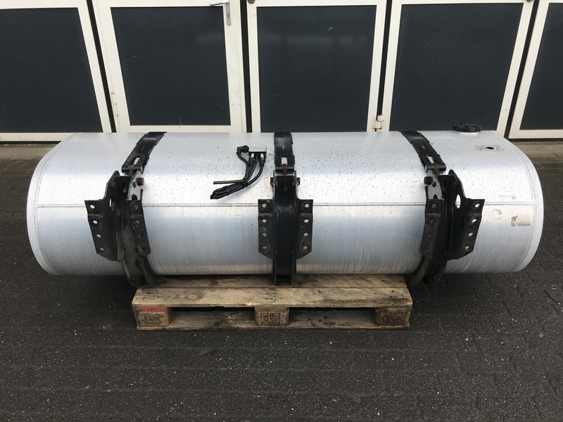 Volvo - מכל דלק עבור משאית: תמונה 3 Volvo - מכל דלק עבור משאית: תמונה 3