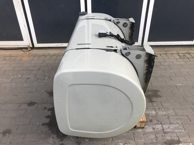 Volvo - מכל דלק עבור משאית: תמונה 2 Volvo - מכל דלק עבור משאית: תמונה 2