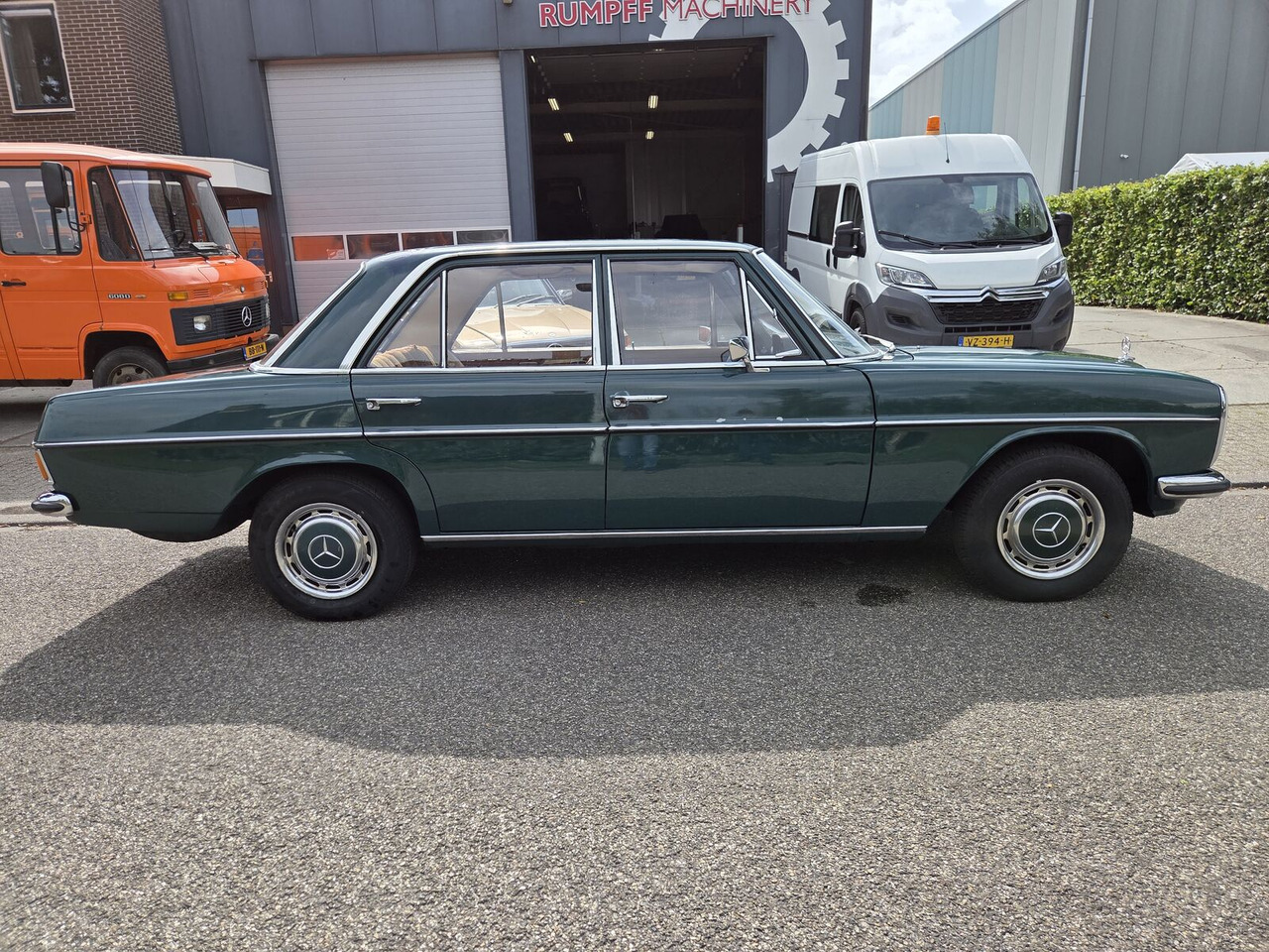 Mercedes-Benz 220 (W115) auto - מכונית: תמונה 4 Mercedes-Benz 220 (W115) auto - מכונית: תמונה 4