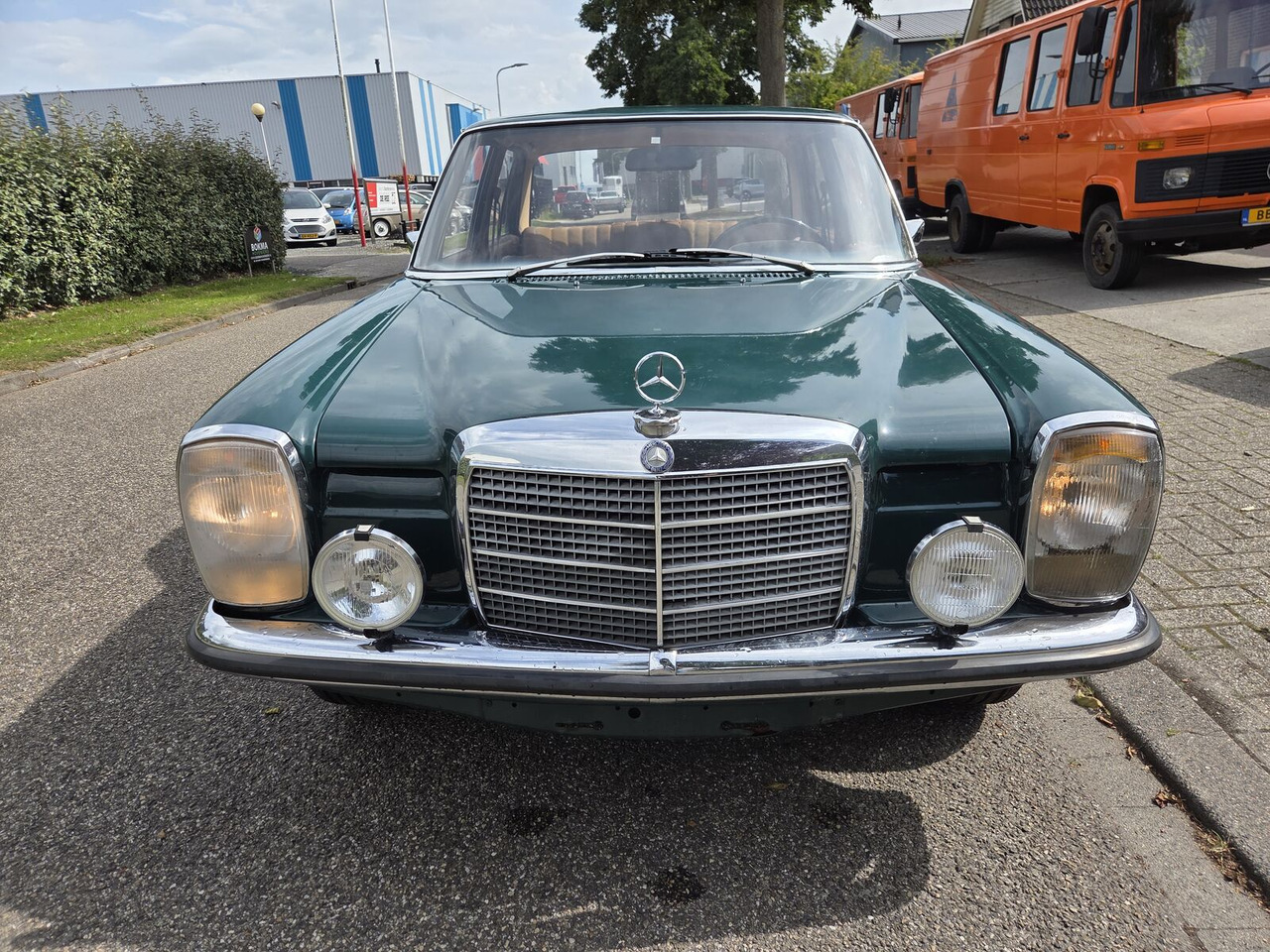 Mercedes-Benz 220 (W115) auto - מכונית: תמונה 2 Mercedes-Benz 220 (W115) auto - מכונית: תמונה 2