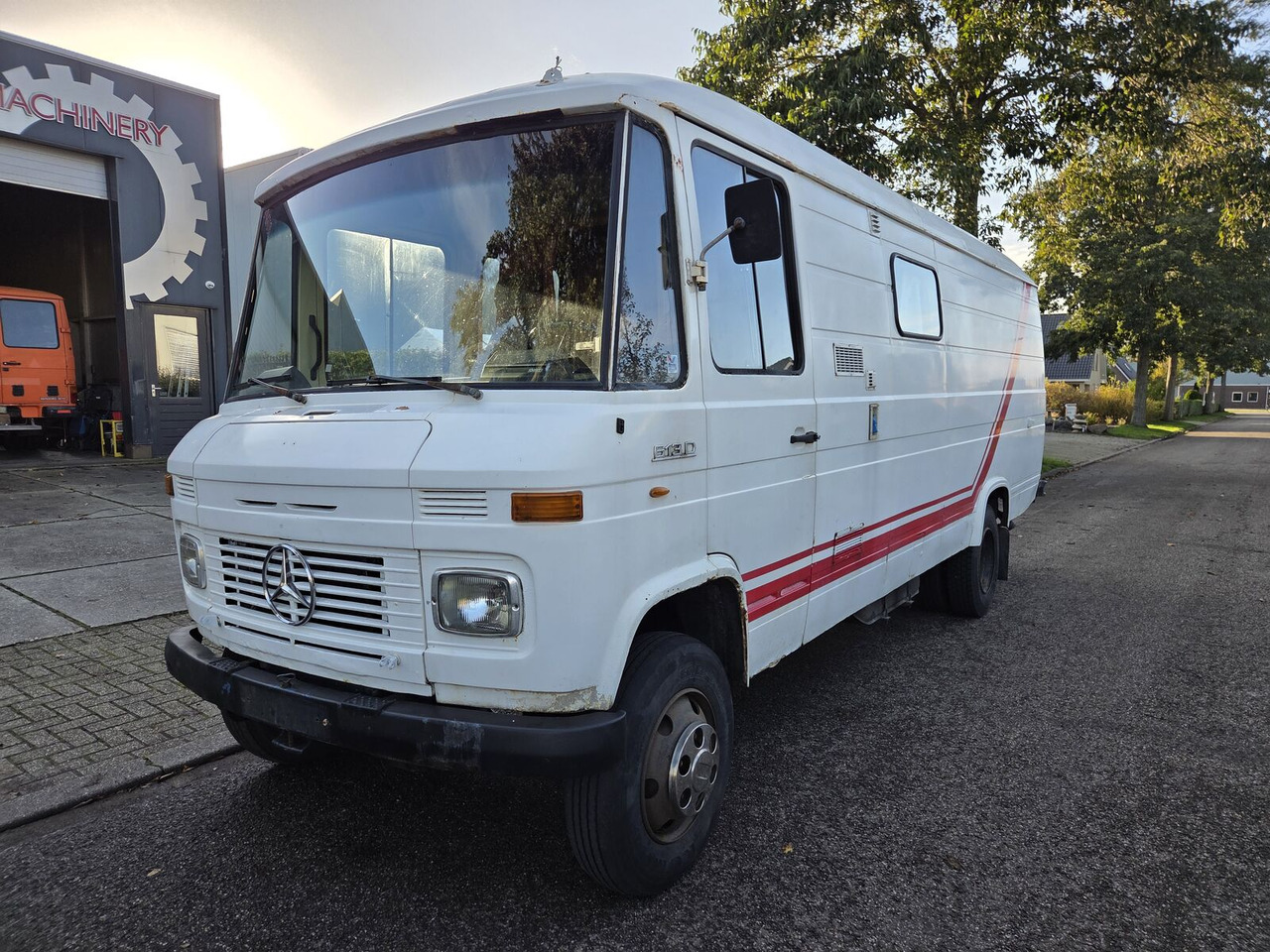 Mercedes-Benz L 613 D buscamper - מוטורהום: תמונה 1 Mercedes-Benz L 613 D buscamper - מוטורהום: תמונה 1