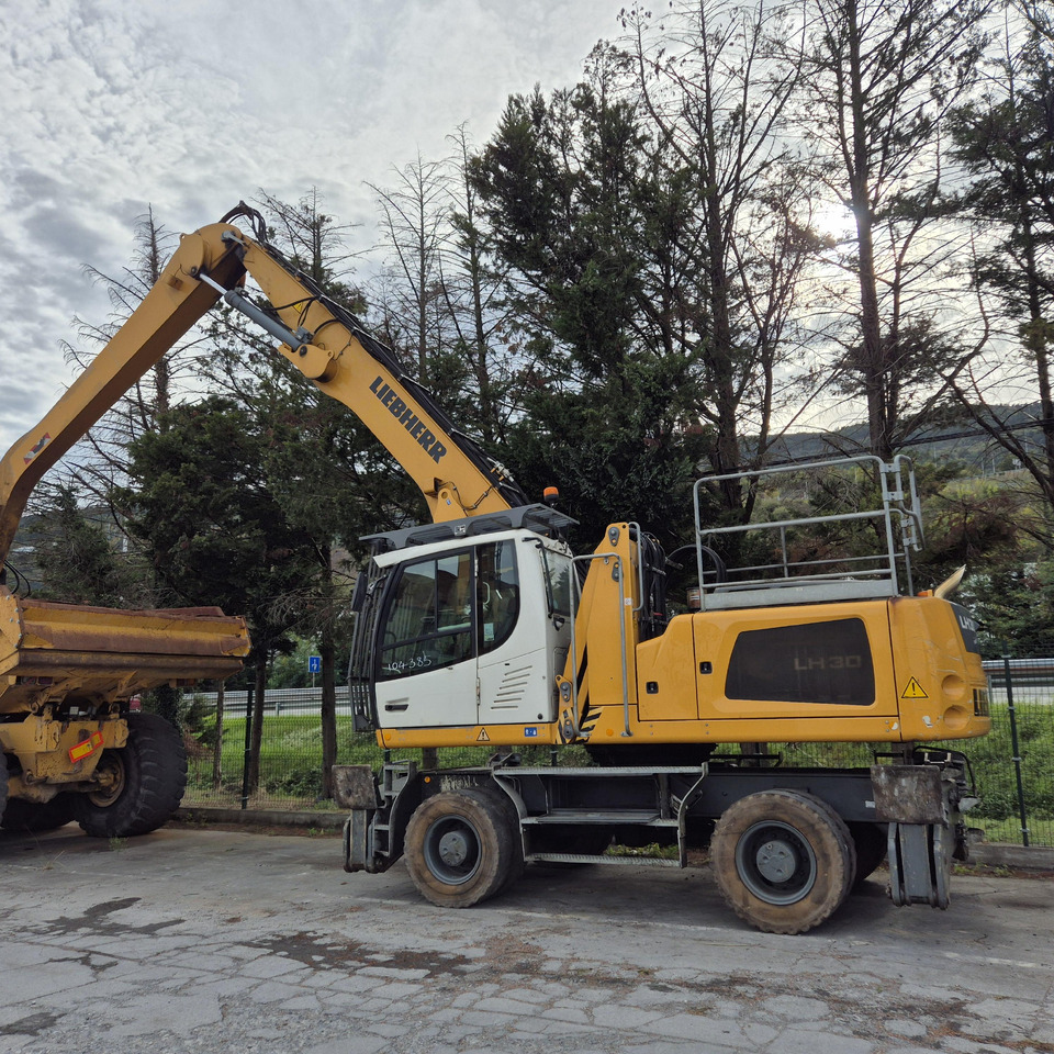 LIEBHERR LH30M - מטפל בפסולת/ תעשייתי: תמונה 1 LIEBHERR LH30M - מטפל בפסולת/ תעשייתי: תמונה 1
