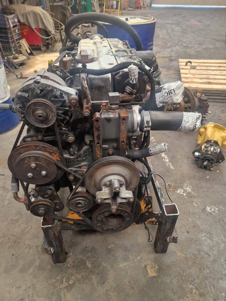 MOTOR DEUTZ BF4M1013E - מנוע עבור מכונת בנייה: תמונה 2 MOTOR DEUTZ BF4M1013E - מנוע עבור מכונת בנייה: תמונה 2