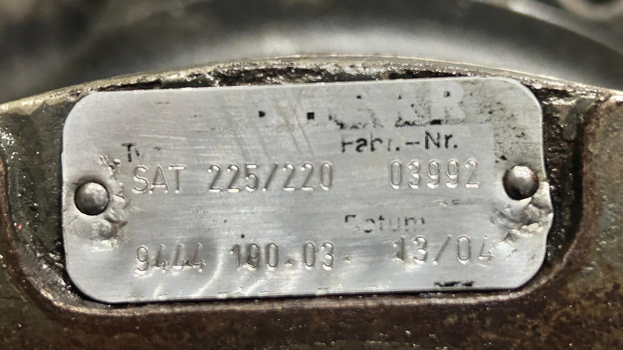 REDUCTOR GIRO SAT 225-220 - מנוע נדנדה עבור מכונת בנייה: תמונה 1 REDUCTOR GIRO SAT 225-220 - מנוע נדנדה עבור מכונת בנייה: תמונה 1