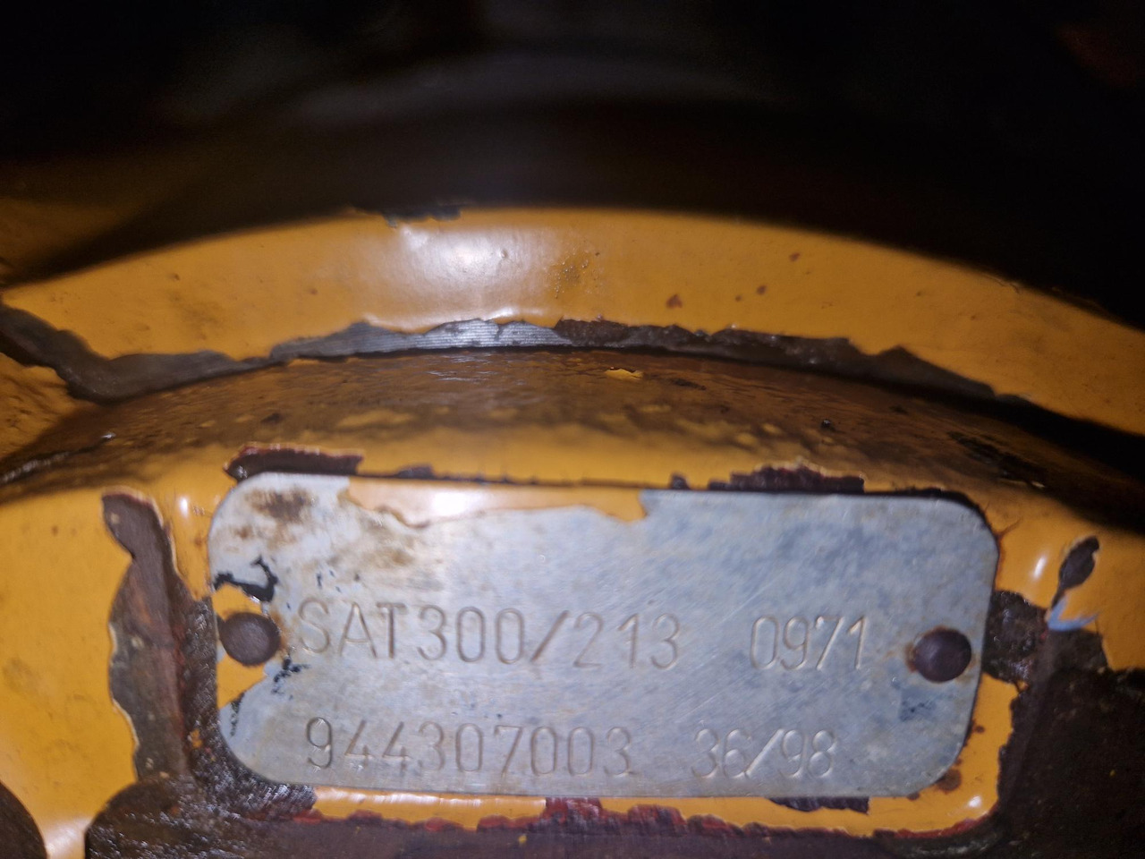 SAT 300/213 LIEBHERR R944 - מנוע נדנדה עבור מכונת בנייה: תמונה 1 SAT 300/213 LIEBHERR R944 - מנוע נדנדה עבור מכונת בנייה: תמונה 1