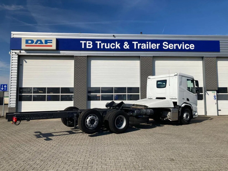 DAF XD 450 FAN CHASSIS SLEEPER CAB PTO STEERING LIFTAXLE 480WB - NEW - משאית עם שלדת תא: תמונה 3 DAF XD 450 FAN CHASSIS SLEEPER CAB PTO STEERING LIFTAXLE 480WB - NEW - משאית עם שלדת תא: תמונה 3