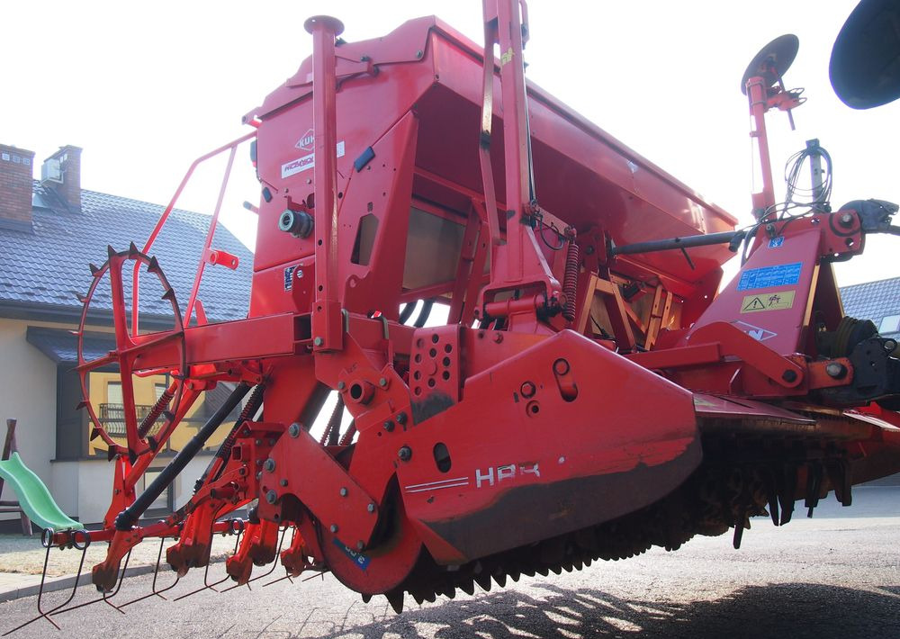 Agregat uprawowo-siewny Kuhn Kuhn HRB302D I INTEGRA 3000 2002 Brona wirowa + siewnik KUHN agregat uprawowo-siewny 3m - מקדחת זריעה משולבת: תמונה 3 Agregat uprawowo-siewny Kuhn Kuhn HRB302D I INTEGRA 3000 2002 Brona wirowa + siewnik KUHN agregat uprawowo-siewny 3m - מקדחת זריעה משולבת: תמונה 3