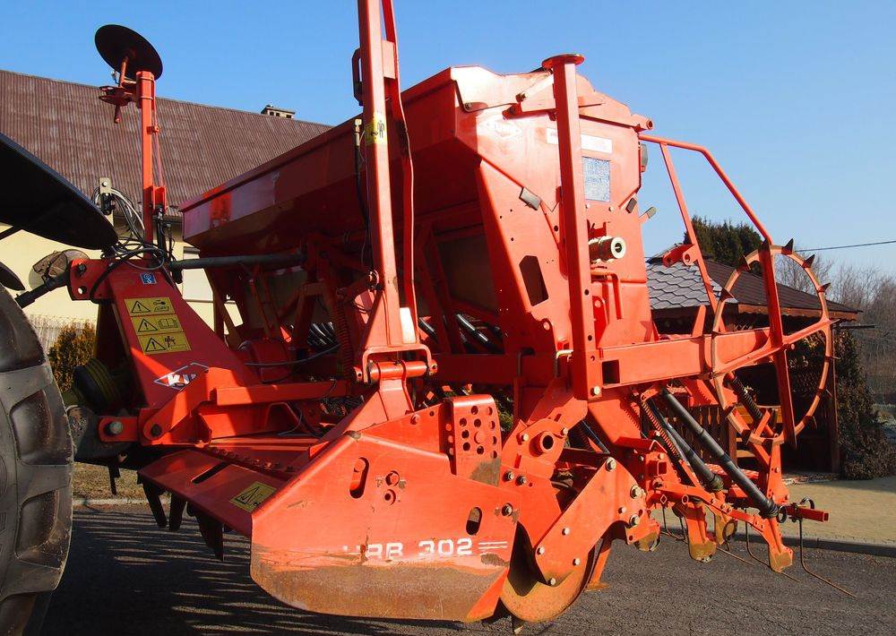 Agregat uprawowo-siewny Kuhn Kuhn HRB302D I INTEGRA 3000 2002 Brona wirowa + siewnik KUHN agregat uprawowo-siewny 3m - מקדחת זריעה משולבת: תמונה 1 Agregat uprawowo-siewny Kuhn Kuhn HRB302D I INTEGRA 3000 2002 Brona wirowa + siewnik KUHN agregat uprawowo-siewny 3m - מקדחת זריעה משולבת: תמונה 1