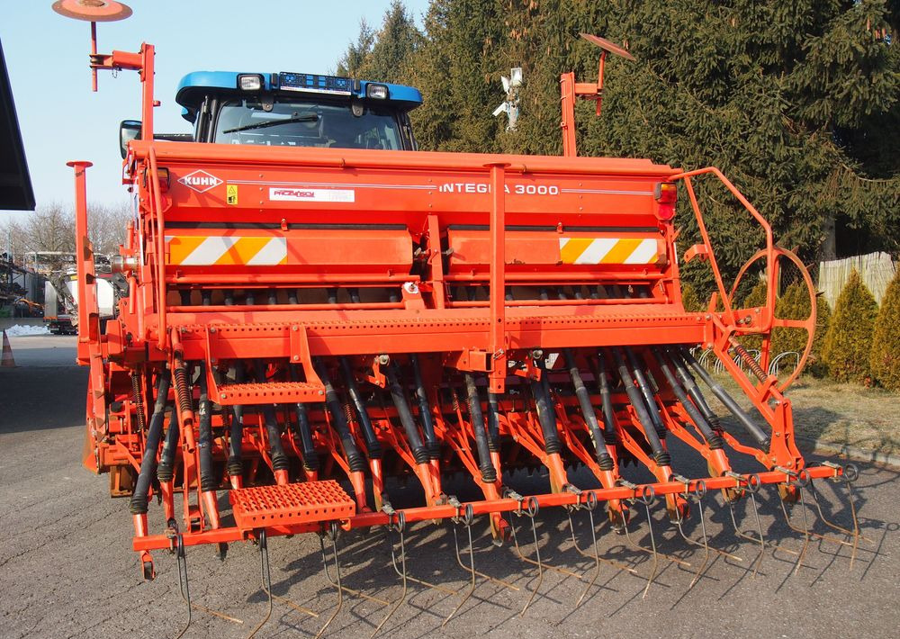 Agregat uprawowo-siewny Kuhn Kuhn HRB302D I INTEGRA 3000 2002 Brona wirowa + siewnik KUHN agregat uprawowo-siewny 3m - מקדחת זריעה משולבת: תמונה 5 Agregat uprawowo-siewny Kuhn Kuhn HRB302D I INTEGRA 3000 2002 Brona wirowa + siewnik KUHN agregat uprawowo-siewny 3m - מקדחת זריעה משולבת: תמונה 5