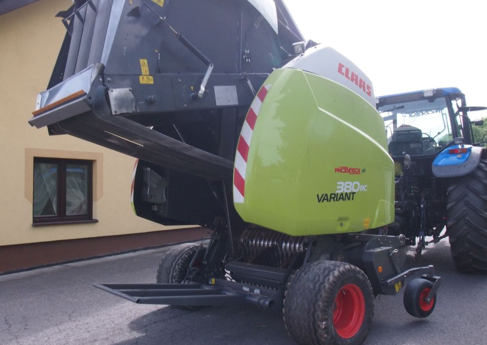 Prasa Claas VARIANT 380 RC 2014 Prasa rolująca z nożami i opuszczana podłoga - מכונת צרור עגולה: תמונה 5 Prasa Claas VARIANT 380 RC 2014 Prasa rolująca z nożami i opuszczana podłoga - מכונת צרור עגולה: תמונה 5
