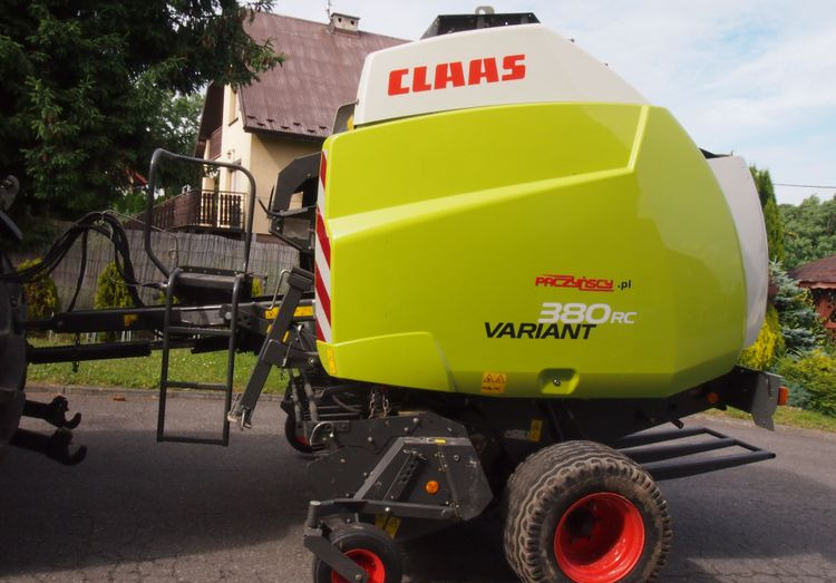 Prasa Claas VARIANT 380 RC 2014 Prasa rolująca z nożami i opuszczana podłoga - מכונת צרור עגולה: תמונה 4 Prasa Claas VARIANT 380 RC 2014 Prasa rolująca z nożami i opuszczana podłoga - מכונת צרור עגולה: תמונה 4