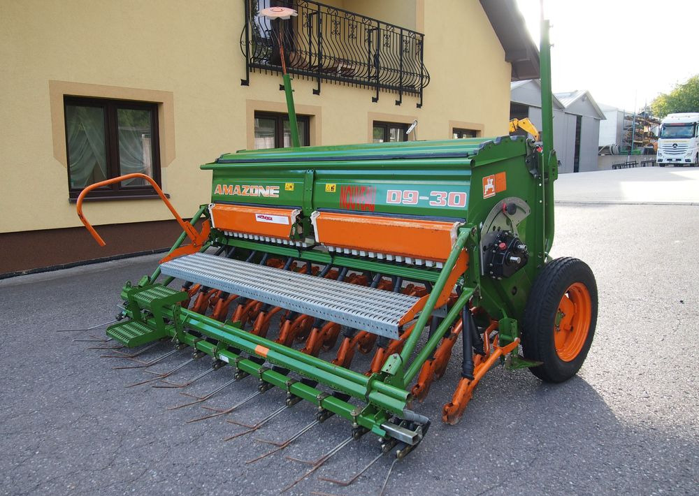 Siewnik Amazone D9 -30 2007 Siewnik Amazone - מקדחת זרעים: תמונה 2 Siewnik Amazone D9 -30 2007 Siewnik Amazone - מקדחת זרעים: תמונה 2