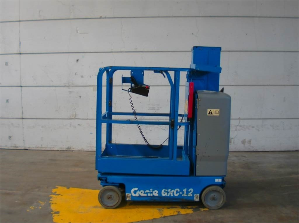 Genie GRC12 - מעלית תורן אנכית: תמונה 1 Genie GRC12 - מעלית תורן אנכית: תמונה 1