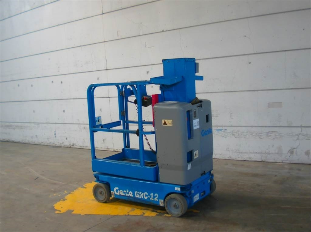 Genie GRC12 - מעלית תורן אנכית: תמונה 2 Genie GRC12 - מעלית תורן אנכית: תמונה 2