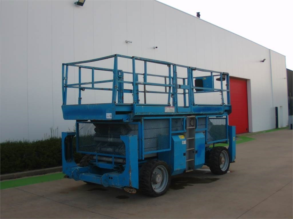 Genie GS4390RT - מעלית מספריים: תמונה 2 Genie GS4390RT - מעלית מספריים: תמונה 2