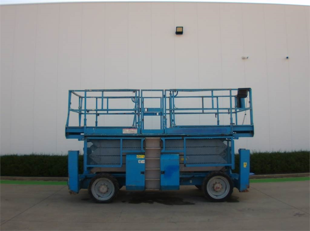 Genie GS4390RT - מעלית מספריים: תמונה 1 Genie GS4390RT - מעלית מספריים: תמונה 1