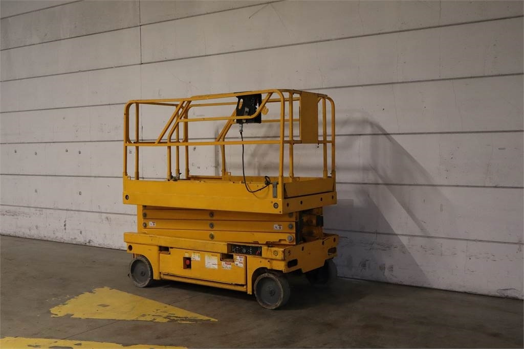 Haulotte Compact 10 - מעלית מספריים: תמונה 2 Haulotte Compact 10 - מעלית מספריים: תמונה 2