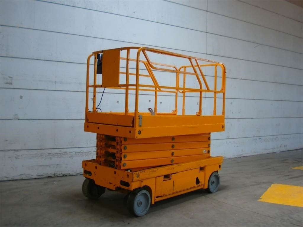 Haulotte Compact 12 - מעלית מספריים: תמונה 4 Haulotte Compact 12 - מעלית מספריים: תמונה 4