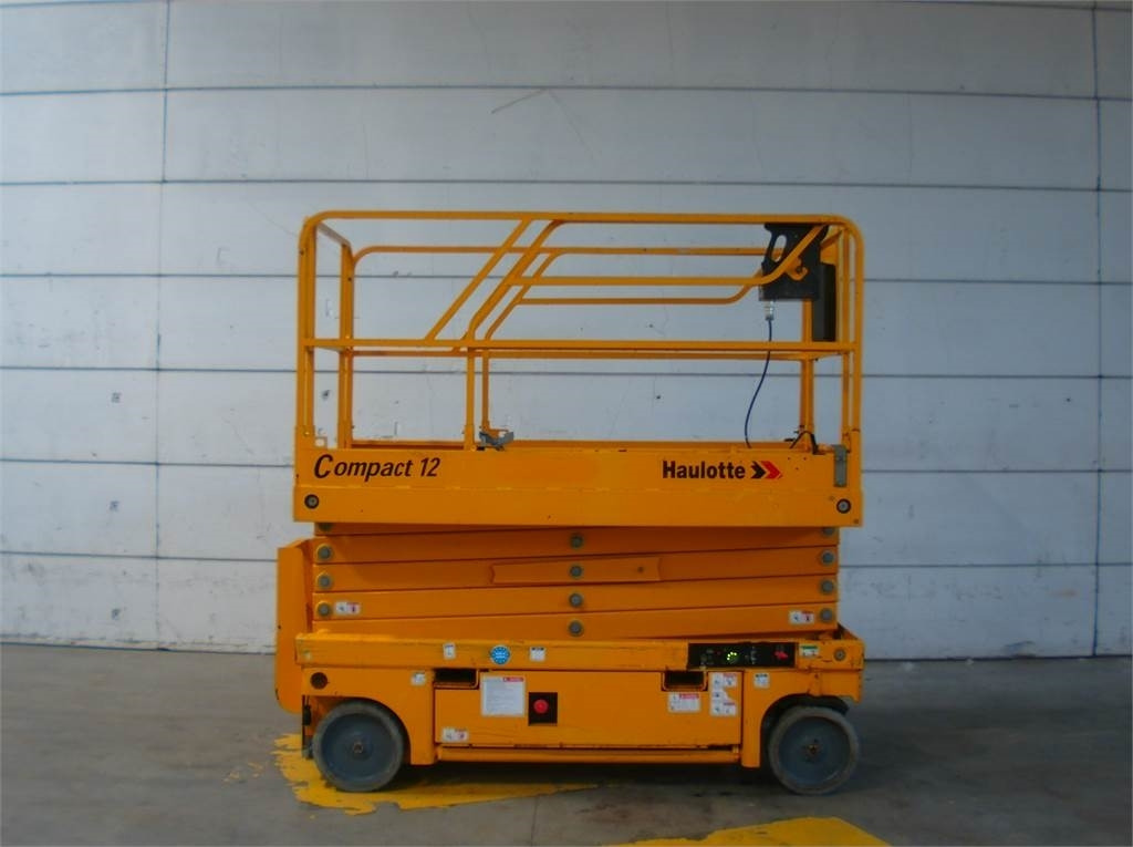 Haulotte Compact 12 - מעלית מספריים: תמונה 1 Haulotte Compact 12 - מעלית מספריים: תמונה 1