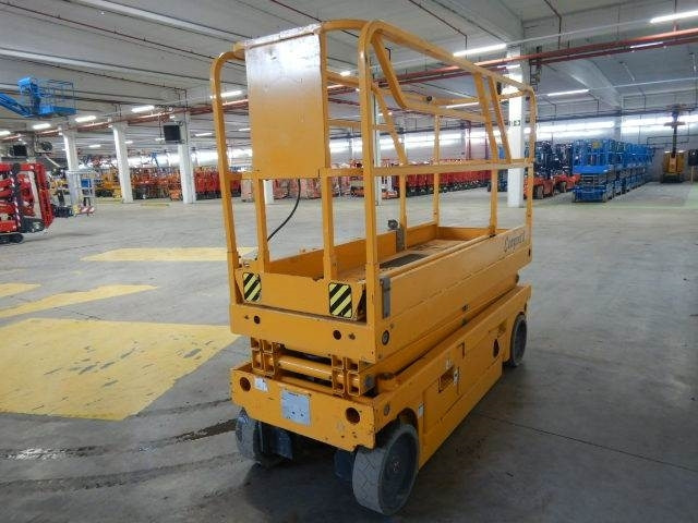 Haulotte Compact 8CU - מעלית מספריים: תמונה 3 Haulotte Compact 8CU - מעלית מספריים: תמונה 3