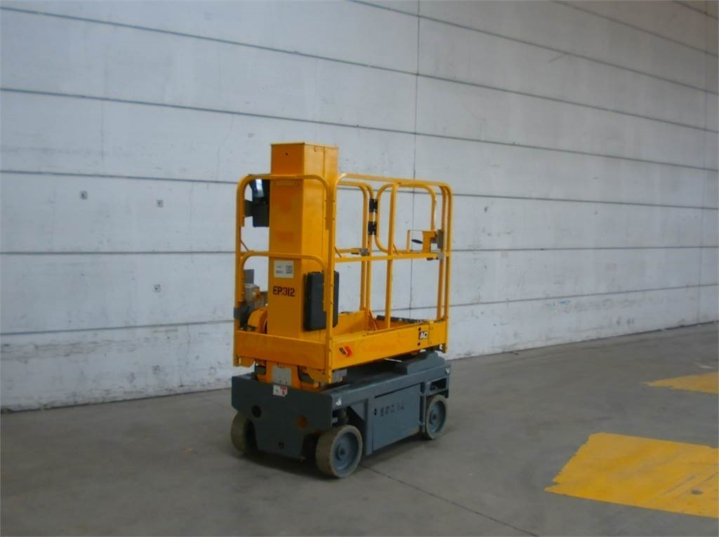 Haulotte STAR8S - מעלית תורן אנכית: תמונה 4 Haulotte STAR8S - מעלית תורן אנכית: תמונה 4