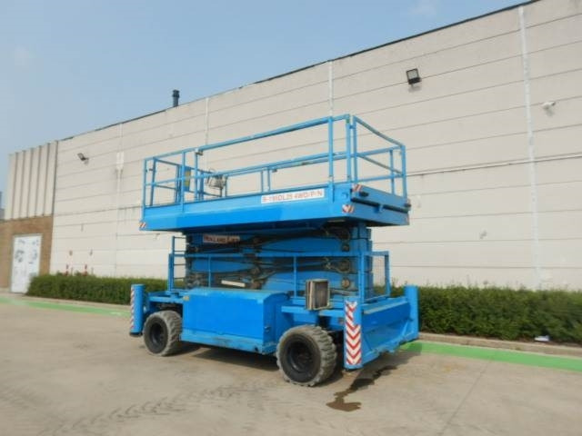 Holland Lift B-195DL25 - מעלית מספריים: תמונה 2 Holland Lift B-195DL25 - מעלית מספריים: תמונה 2