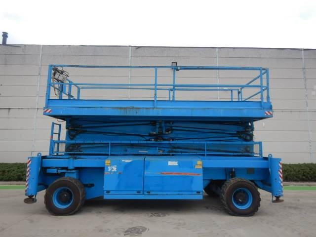 Holland Lift M250DL27 - מעלית מספריים: תמונה 1 Holland Lift M250DL27 - מעלית מספריים: תמונה 1