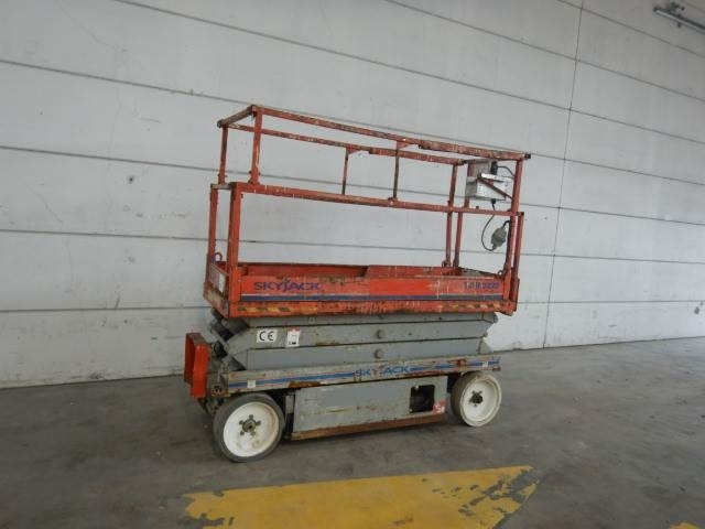 SkyJack SJ3220 - מעלית מספריים: תמונה 3 SkyJack SJ3220 - מעלית מספריים: תמונה 3