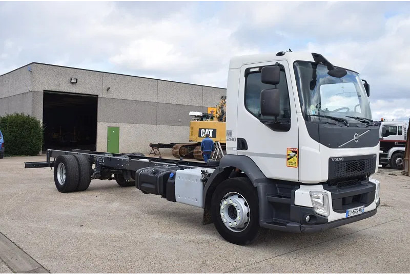 Diversen Volvo FL280 - משאית עם שלדת תא: תמונה 1 Diversen Volvo FL280 - משאית עם שלדת תא: תמונה 1