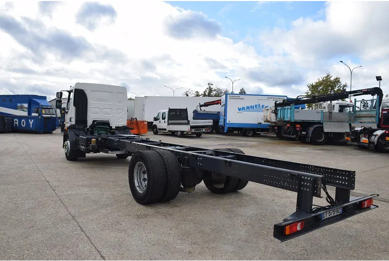 Diversen Volvo FL280 - משאית עם שלדת תא: תמונה 5 Diversen Volvo FL280 - משאית עם שלדת תא: תמונה 5