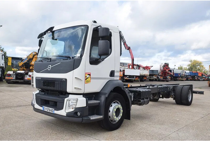 Diversen Volvo FL280 - משאית עם שלדת תא: תמונה 3 Diversen Volvo FL280 - משאית עם שלדת תא: תמונה 3