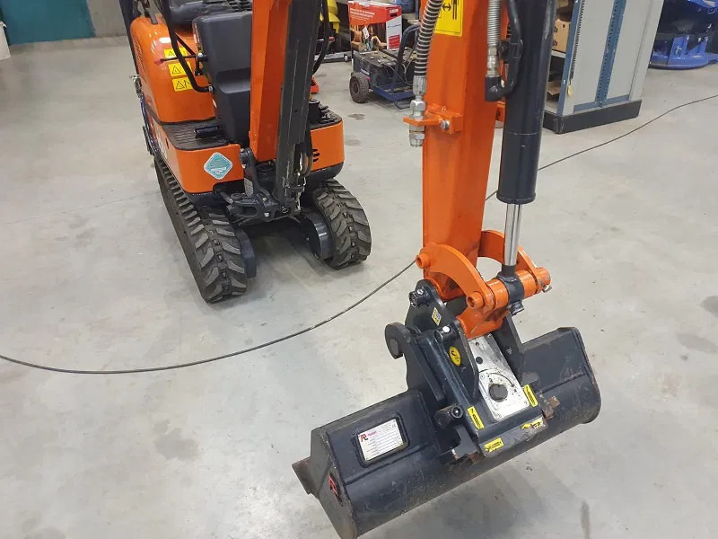 Hitachi ZX10U - 6 serie - 33 working hours - - מיני מחפר: תמונה 2 Hitachi ZX10U - 6 serie - 33 working hours - - מיני מחפר: תמונה 2