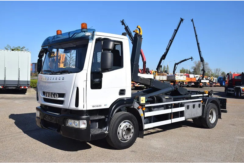 Iveco Iveco Eurocargo 160E25 - משאית הרמת וו: תמונה 1 Iveco Iveco Eurocargo 160E25 - משאית הרמת וו: תמונה 1