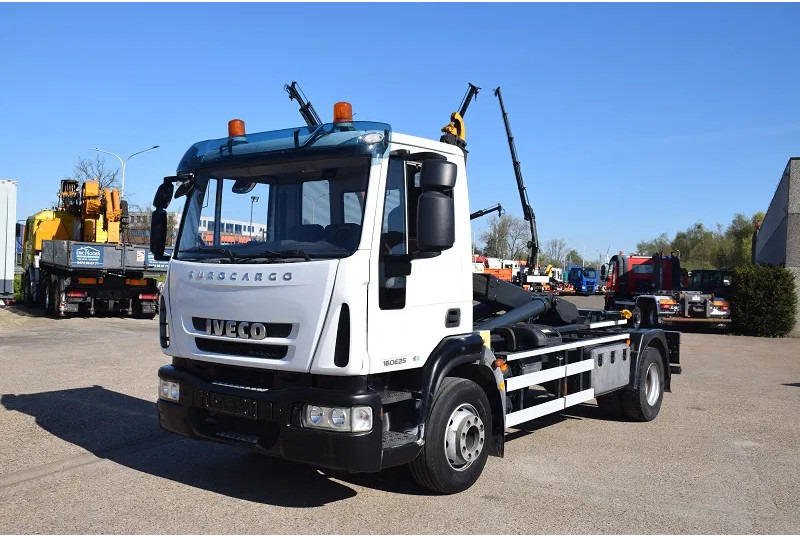 Iveco Iveco Eurocargo 160E25 - משאית הרמת וו: תמונה 2 Iveco Iveco Eurocargo 160E25 - משאית הרמת וו: תמונה 2