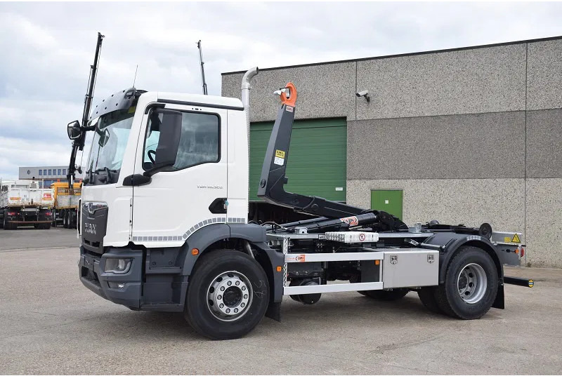MAN TGM 18.320 - משאית הרמת וו: תמונה 3 MAN TGM 18.320 - משאית הרמת וו: תמונה 3