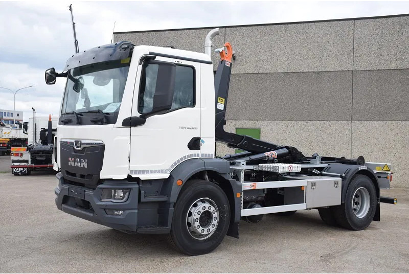 MAN TGM 18.320 - משאית הרמת וו: תמונה 2 MAN TGM 18.320 - משאית הרמת וו: תמונה 2