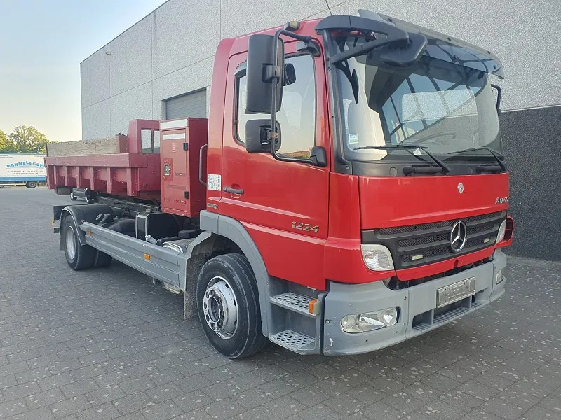 Mercedes-Benz Atego 1224 - משאית הרמת וו: תמונה 1 Mercedes-Benz Atego 1224 - משאית הרמת וו: תמונה 1