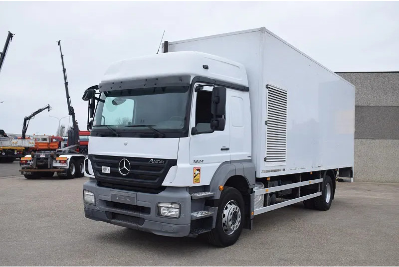 Mercedes-Benz Axor 1824 - משאית תיבה: תמונה 2 Mercedes-Benz Axor 1824 - משאית תיבה: תמונה 2
