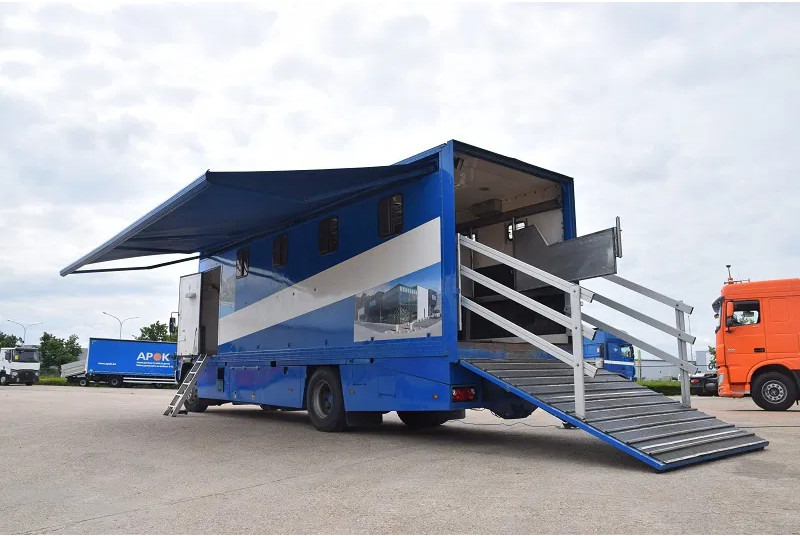 Volvo FL 250 - 19 ton ( 7 PAARDEN ) - משאית סוסים: תמונה 1 Volvo FL 250 - 19 ton ( 7 PAARDEN ) - משאית סוסים: תמונה 1