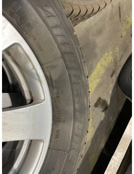 Bridgestone *Mercedes velgen 17 inch met Bridgestone banden*235/60 R17 - גלגלים וצמיגים עבור מכונית: תמונה 3 Bridgestone *Mercedes velgen 17 inch met Bridgestone banden*235/60 R17 - גלגלים וצמיגים עבור מכונית: תמונה 3