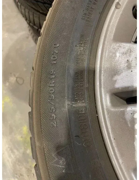 Kumho Kumho banden met Mercedes velgen 255/50 R19 107V - גלגלים וצמיגים עבור מכונית: תמונה 4 Kumho Kumho banden met Mercedes velgen 255/50 R19 107V - גלגלים וצמיגים עבור מכונית: תמונה 4