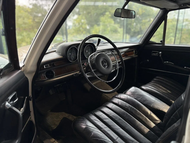 Mercedes-Benz 280SE *OldTimer*Automaat*LerenZetels*Schuifdak* - מכונית: תמונה 2 Mercedes-Benz 280SE *OldTimer*Automaat*LerenZetels*Schuifdak* - מכונית: תמונה 2